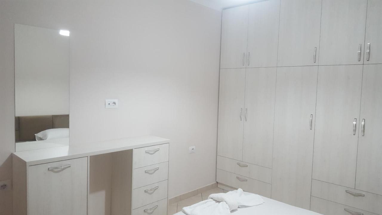 B & D Apartment Sarandë 外观 照片