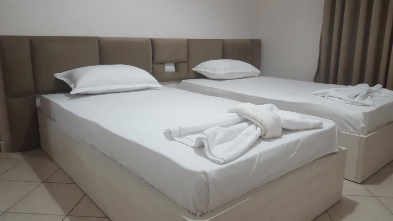 B & D Apartment Sarandë 外观 照片